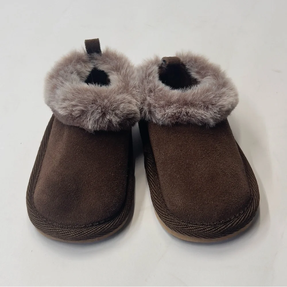 BEARPAW child’s brown Booties With Fur 0/6 months
